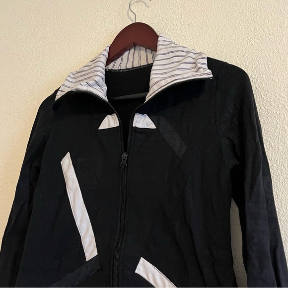 Lululemon Black & White Graphic Print Sweat Once A Day Logo Zip Up Jacket Sz 6 - Picture 1 of 10